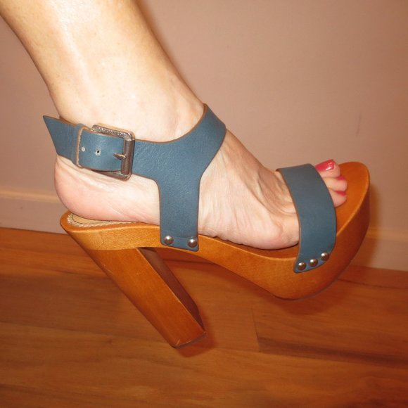 DSQUARED2 Medium Blue Leather Wood Platform High Heeled Sandals - Picture 7 of 9